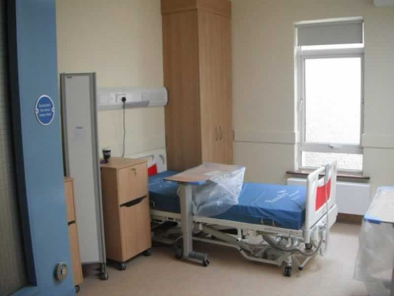 cuan ros nursing home - room