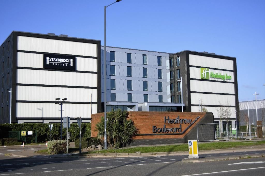Holiday Inn & Staybridge Suites, Bath Road, London